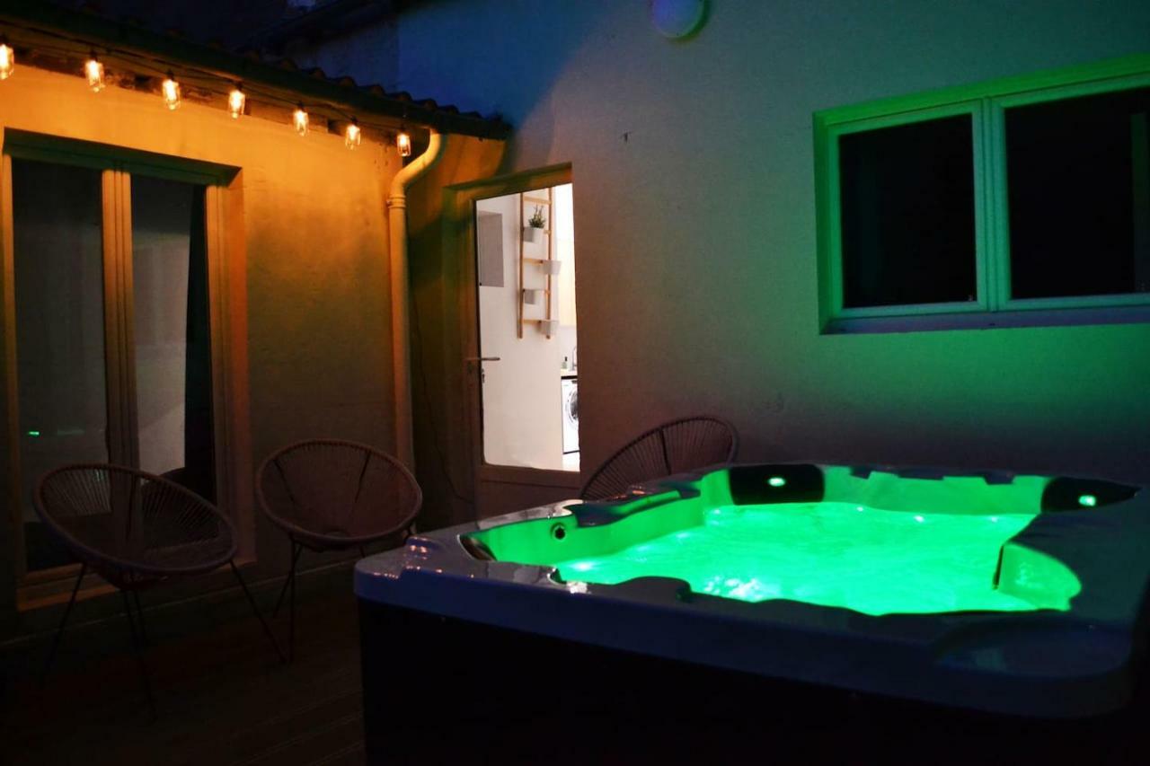An Authentic Experience With Spa In The Center Поатие Екстериор снимка